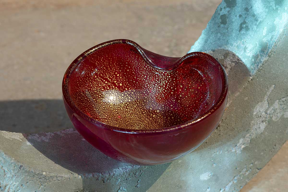 Thumbprint bowl, 1980. Container with 24 carat gold straws. Elsa Peretti for Tiffany & Co, photography Giorgia Di Tria, photo and light assistant Luca Costa